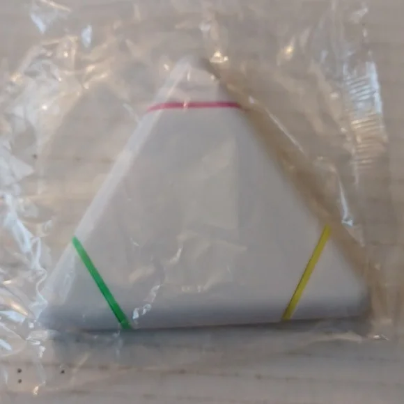 4/$30 New Highlighters In Triangular Shape - 3 Colours In 1 Shape - Picture 2 of 3